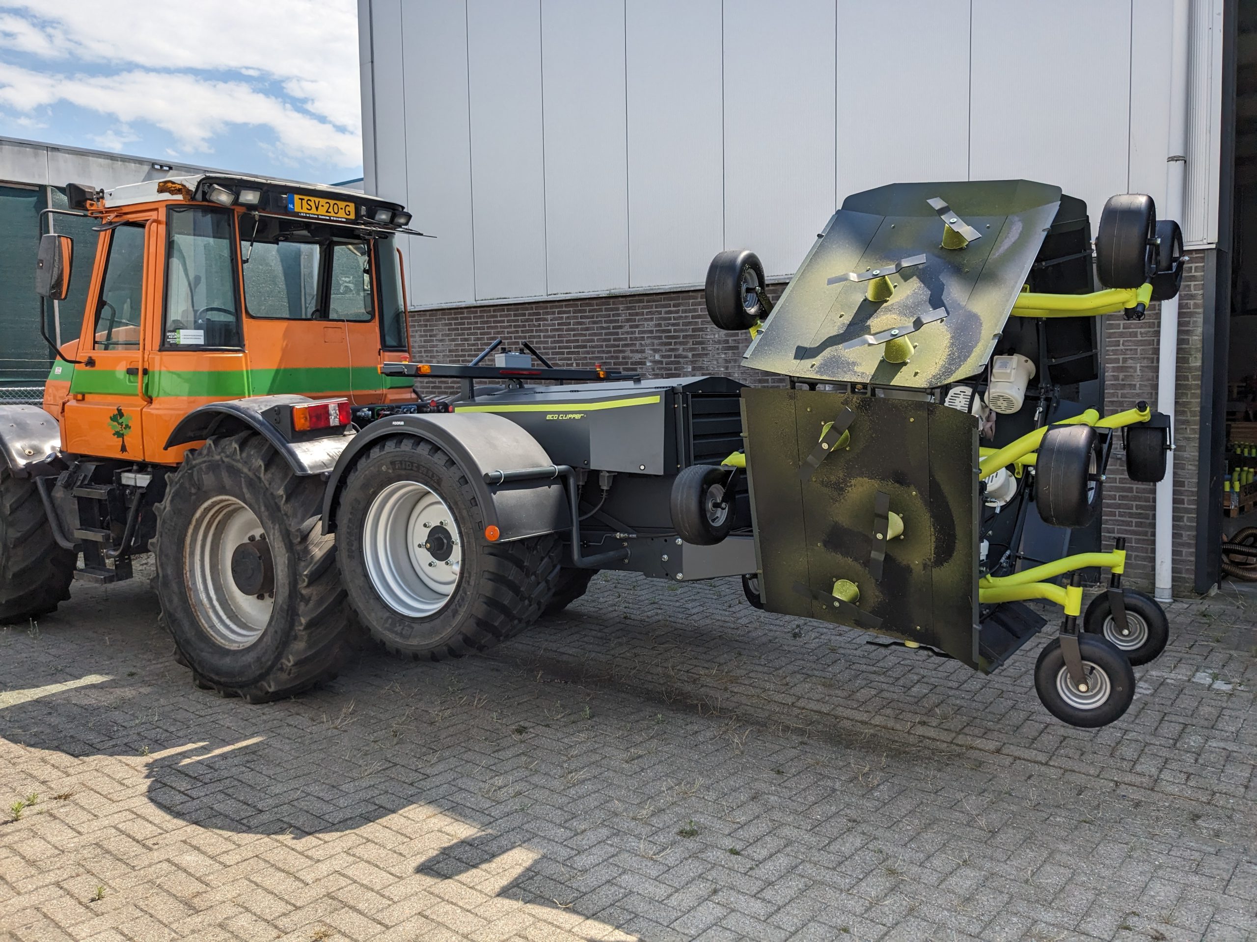 Transport of the Eco Clipper autonomous mower in the hitch of a tractor